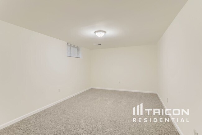 Foto del edificio - 591 Sequoia Ct