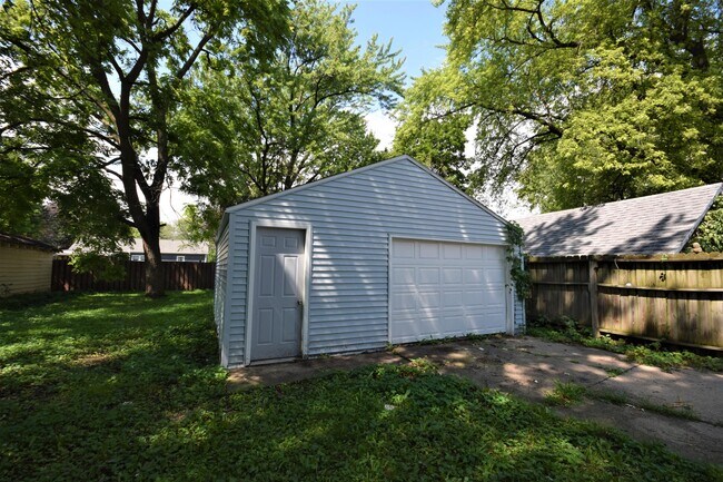 Building Photo - 1217 Evans St