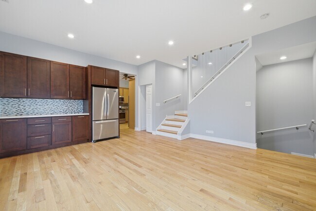 Building Photo - 4545 N Lawndale Ave