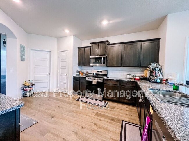 Foto del edificio - 7321 Bledington Ln