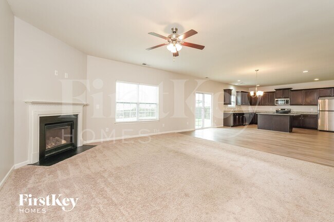 Foto del edificio - 3283 Grandview Club Rd