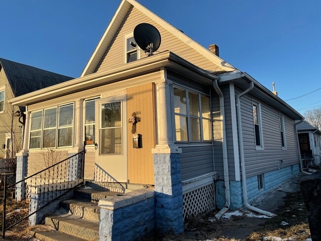 3 Bedroom House Available Now!! - 3 Bedroom House Available Now!!