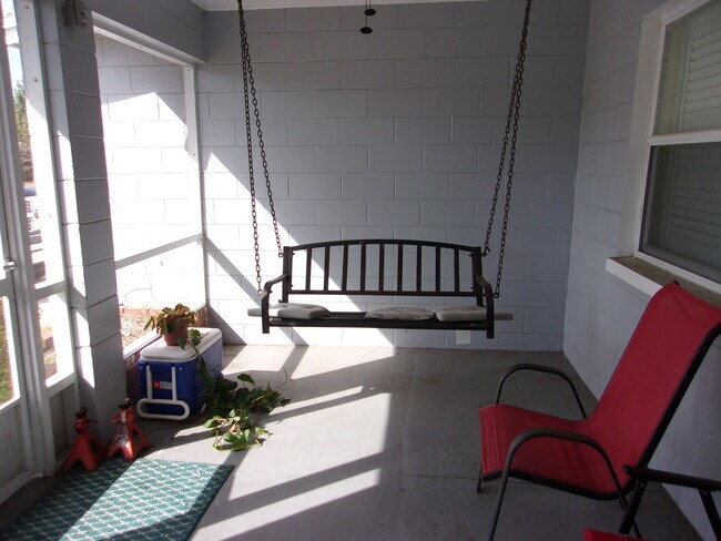screened in porch - 960 Grant Rd
