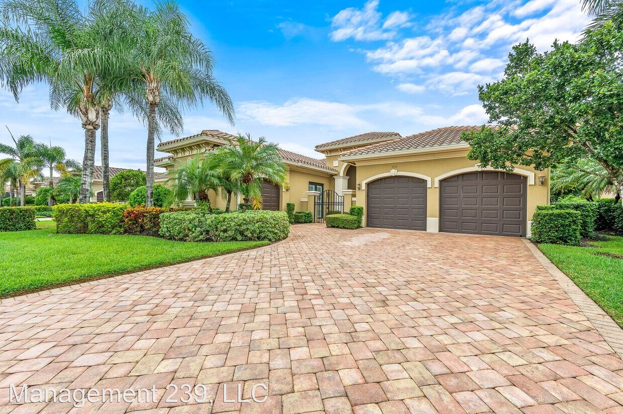 3 br, 3.5 bath House 3937 Gibralter Dr House Rental in Naples, FL