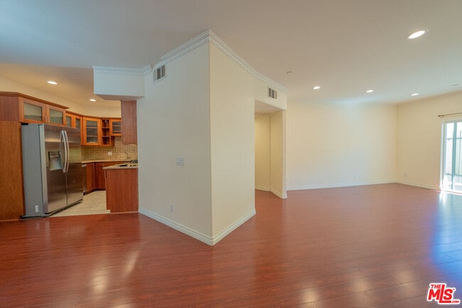 Building Photo - 626 E Orange Grove Ave