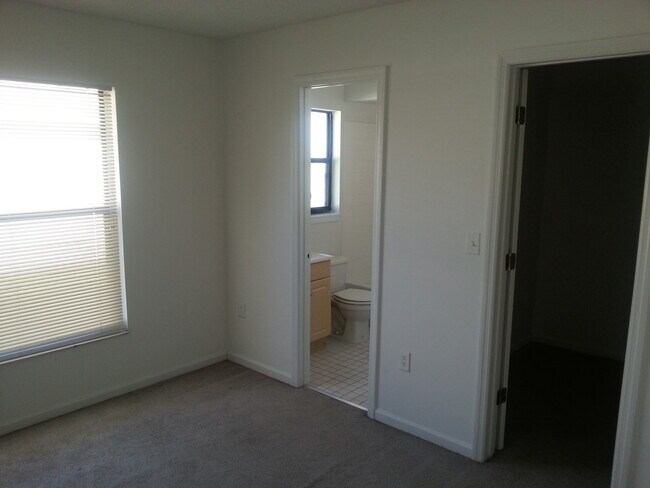 Foto del edificio - 4/3 Single Home at Poinciana AVAILABLE NOW