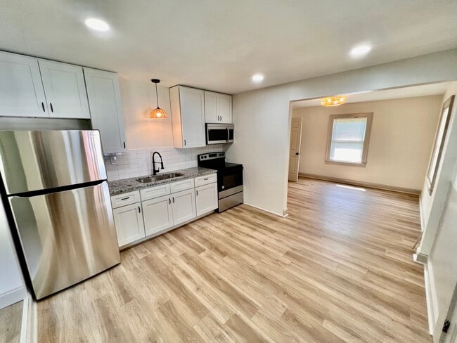 Building Photo - 3229 Avondale Ave