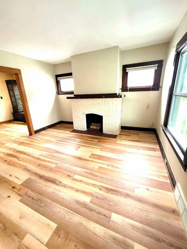 Foto del edificio - 1303 Lakeland Ave