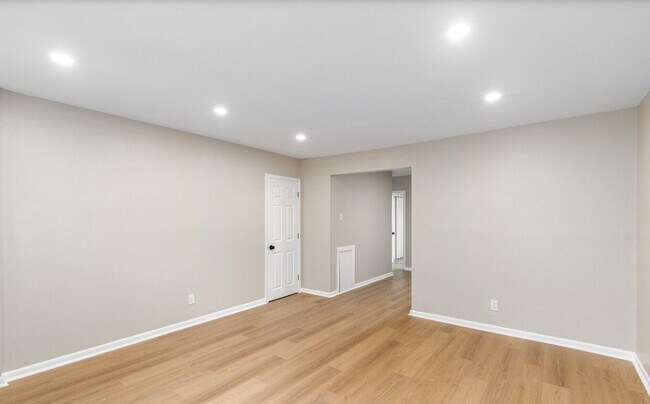 Foto del edificio - 319 Columbia Ave
