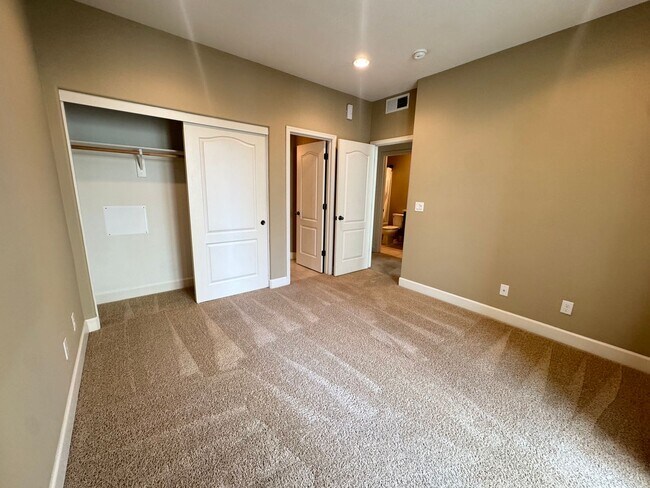 Foto del edificio - 4704 Norris Canyon Rd