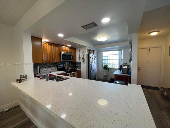 Foto del edificio - 7664 NW 18th St