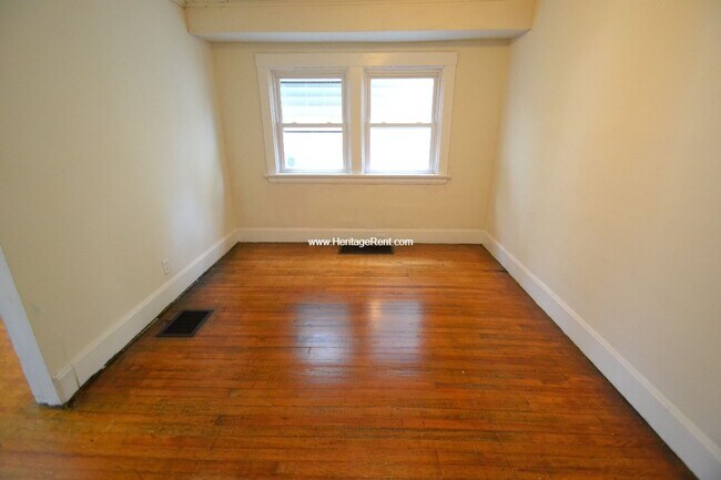 Foto del edificio - Great 2br Latonia house with Garage & Fenc...
