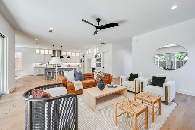 Foto del edificio - 6226 Lakeshore Dr