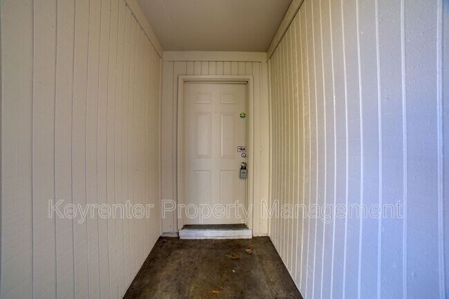 Foto del edificio - 10852 E 33rd St