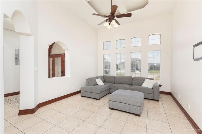 Building Photo - 1213 Rhett Dr