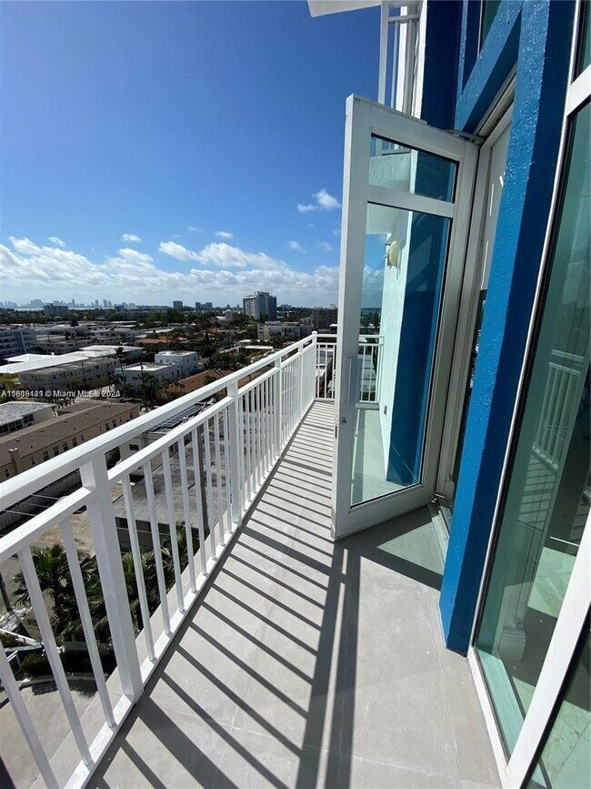 Building Photo - 7600 Collins Ave
