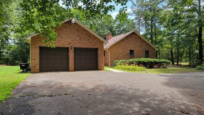 Building Photo - 3021 Puetts Chapel Rd