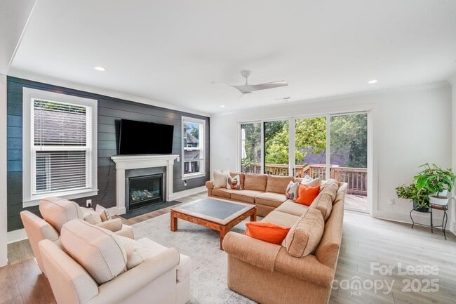 Building Photo - 1613 N McDowell St