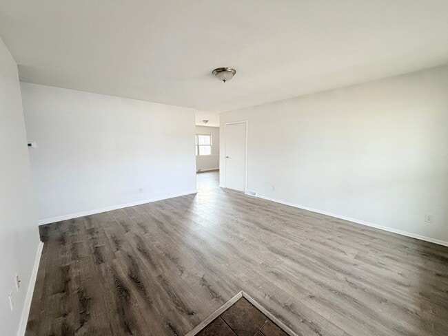 Building Photo - Now Showing this 4 Bedroom/2 bath in New Whiteland, IN