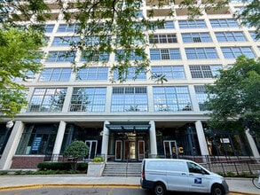 Building Photo - 900 N Kingsbury St