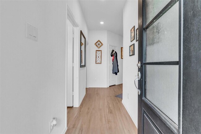 Foto del edificio - 6308 Astoria Pk Ln