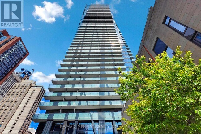 Building Photo - 1080-1080 Bay St.