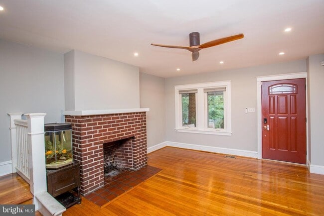 Building Photo - 501 E Mt Airy Ave