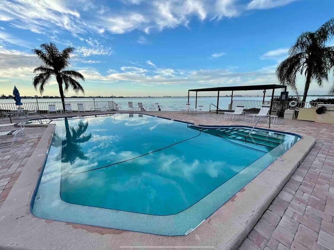 Foto principal - 6177 Sun Blvd