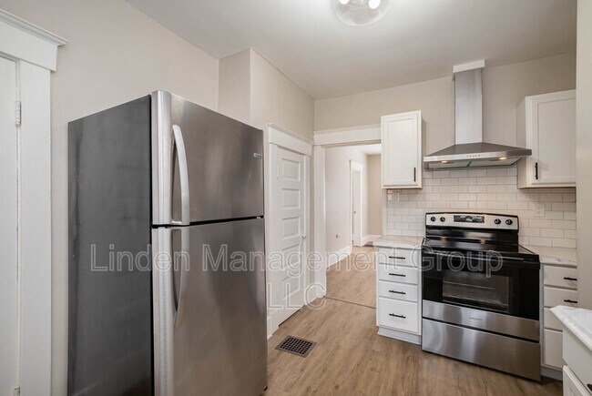 Building Photo - 5353 Chapman St
