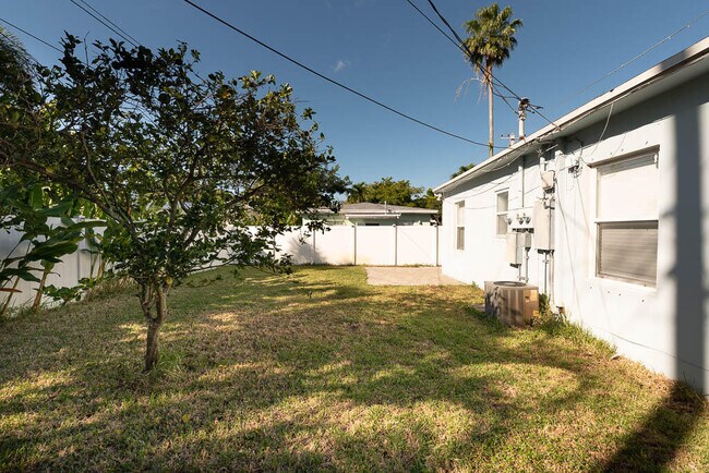 1408 NE 12th St - 4