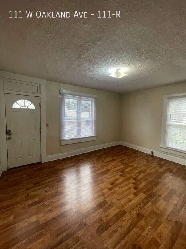 Foto del edificio - 3 Bedroom Right Next to Campus!