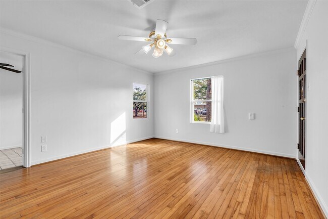 Foto del edificio - 4303 Piney Woods Dr