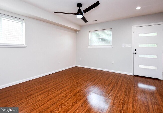 Foto del edificio - 531 Hilltop Terrace SE