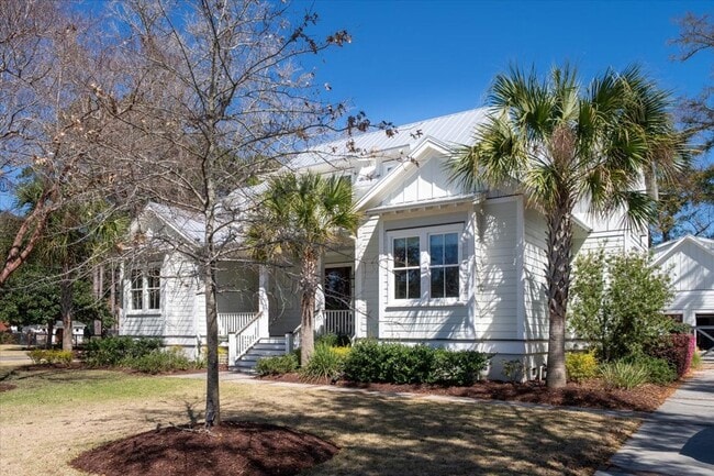 Building Photo - Fully Furnished Home In The Groves