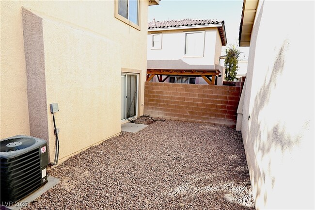 Building Photo - 6206 Standing Elm St