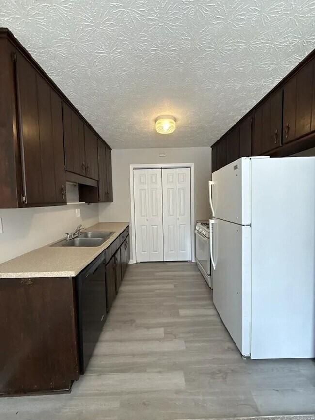 Foto del edificio - 2870 Lakemont Dr SW