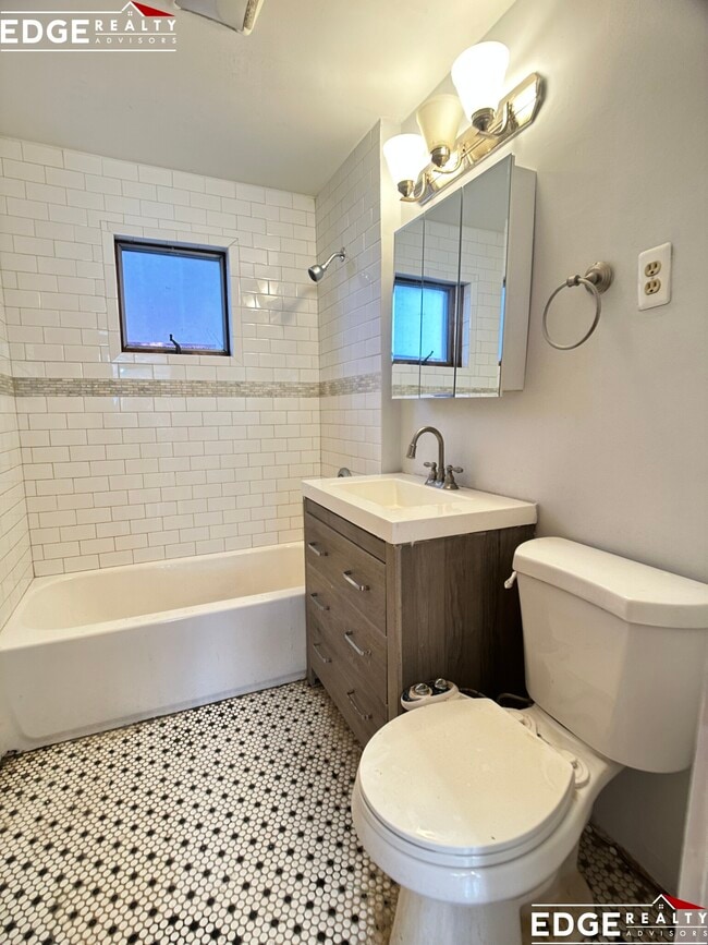 Building Photo - 90 Beechcroft St