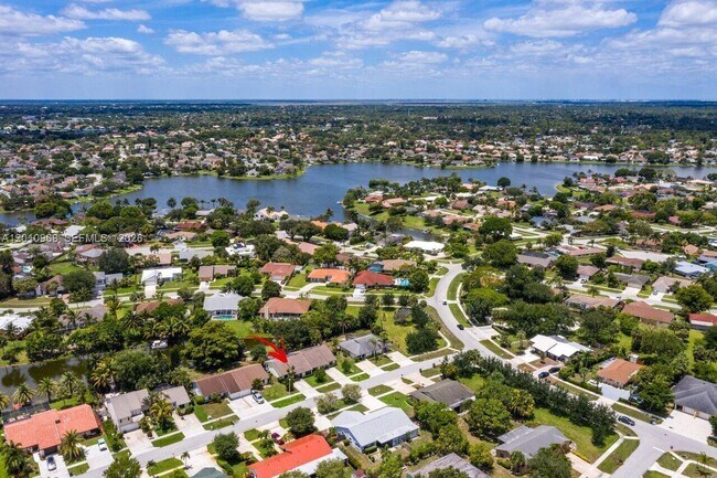 Foto del edificio - 1367 Riverside Cir
