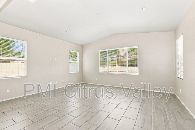 Foto del edificio - 24613 Round Meadow Dr