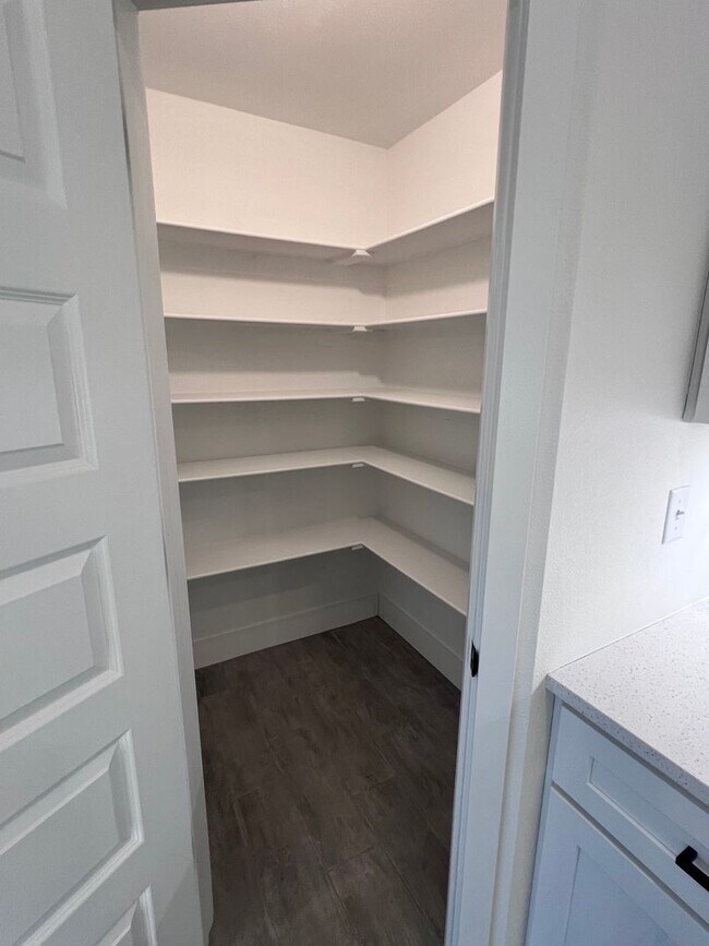 Foto del edificio - NEW 3 Bedroom In Carl Junction!