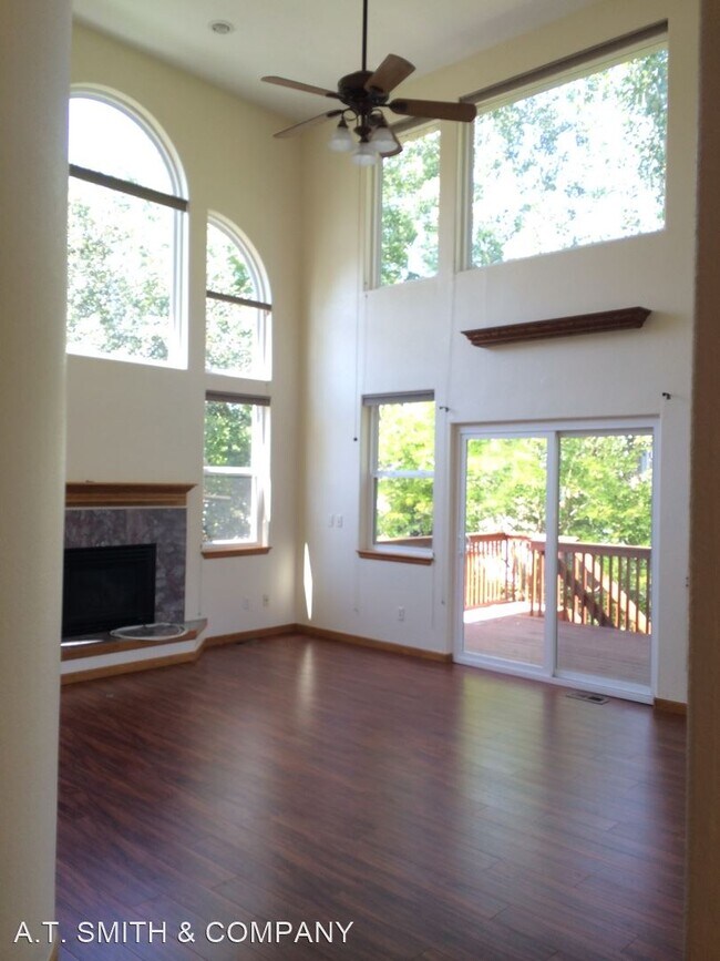 Foto del edificio - 4 br, 3.5 bath House - 8501 W. Union Ave.