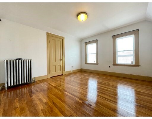 Primary Photo - 25 Woodlawn St