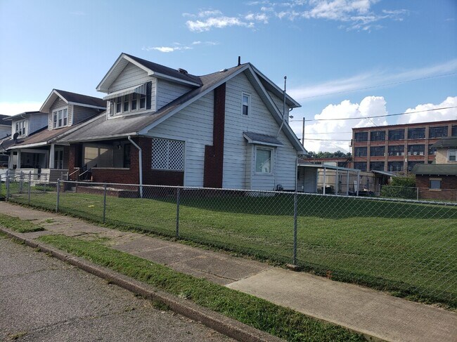 Building Photo - 2664 Chesterfield