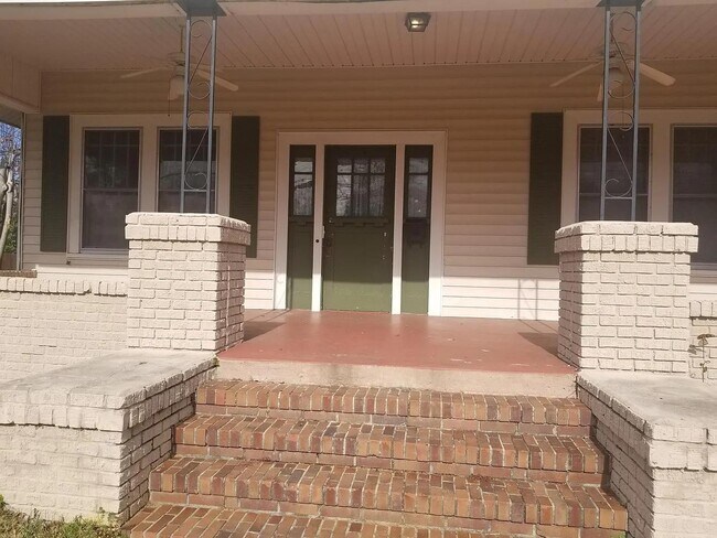 Building Photo - 3495 Ridge Ave