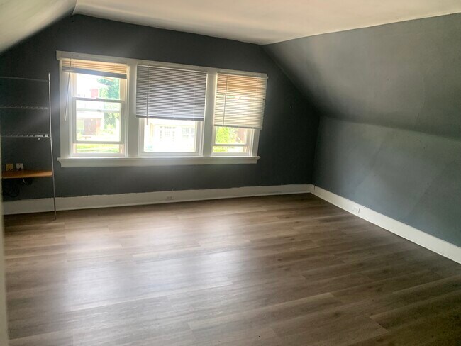 Bedroom 1 - 139 Woolper Ave