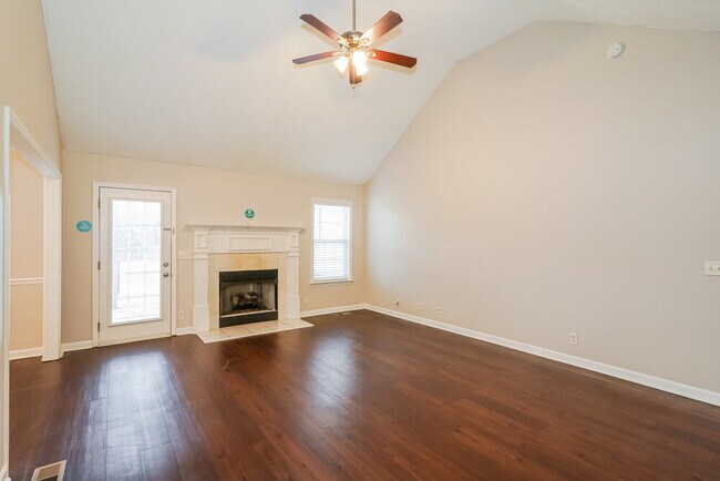 Foto del edificio - 1204 Red Oak Ct