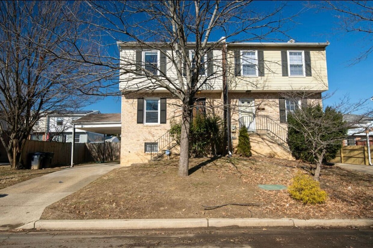 Foto principal - Bright 3 Bedroom Takoma Townhome with Park...