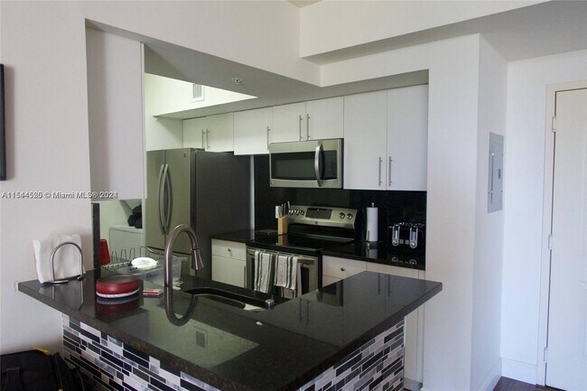 Foto del edificio - 5077 NW 7th St