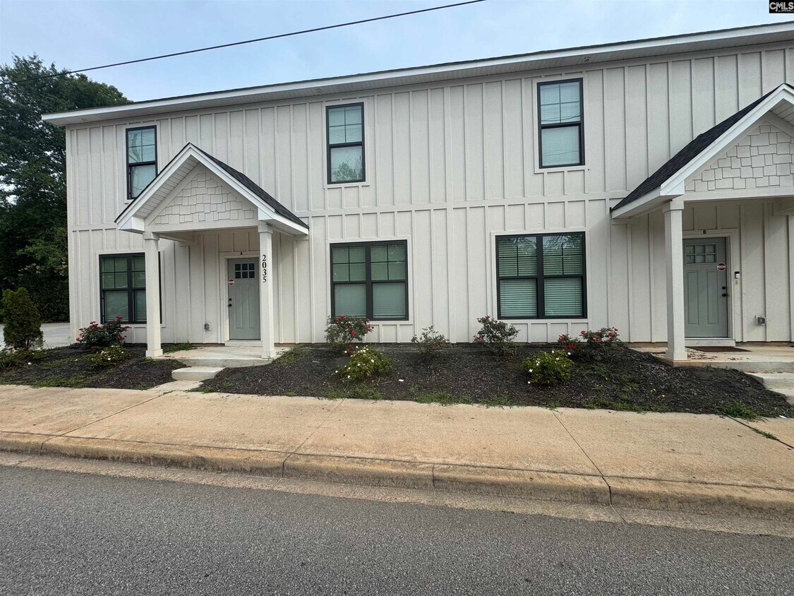 Foto principal - 2035 Rosewood Dr