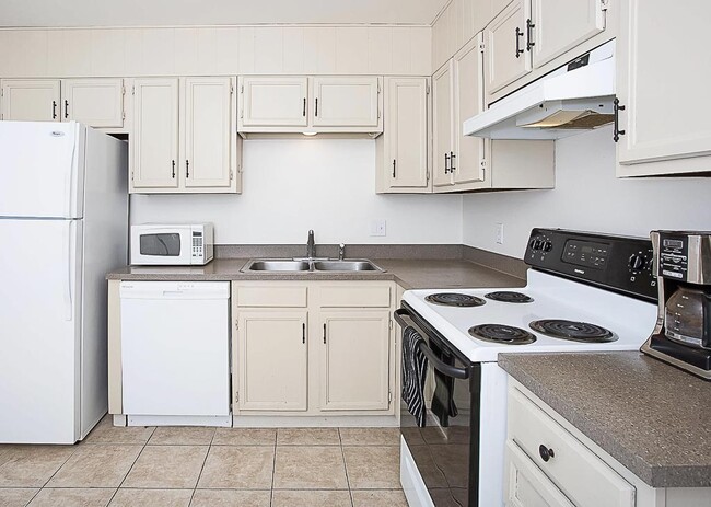 Building Photo - 386 Moccasin Trl
